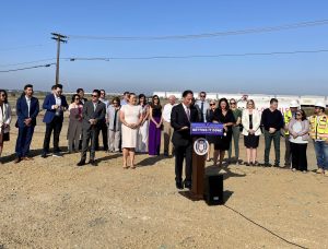 la media road ribbon cutting