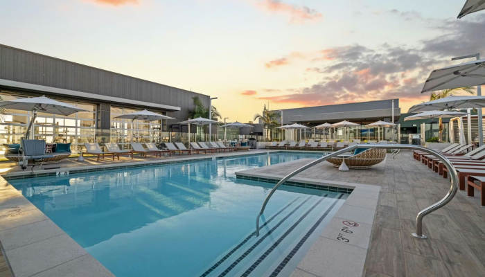 aNG92p5xUNkB0_lV_aero_amenity_pooldeck